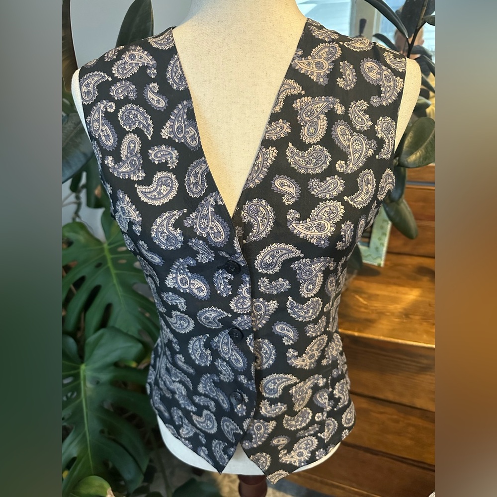 NWOT Honors 100% silk front women’s navy paisley western vest size small